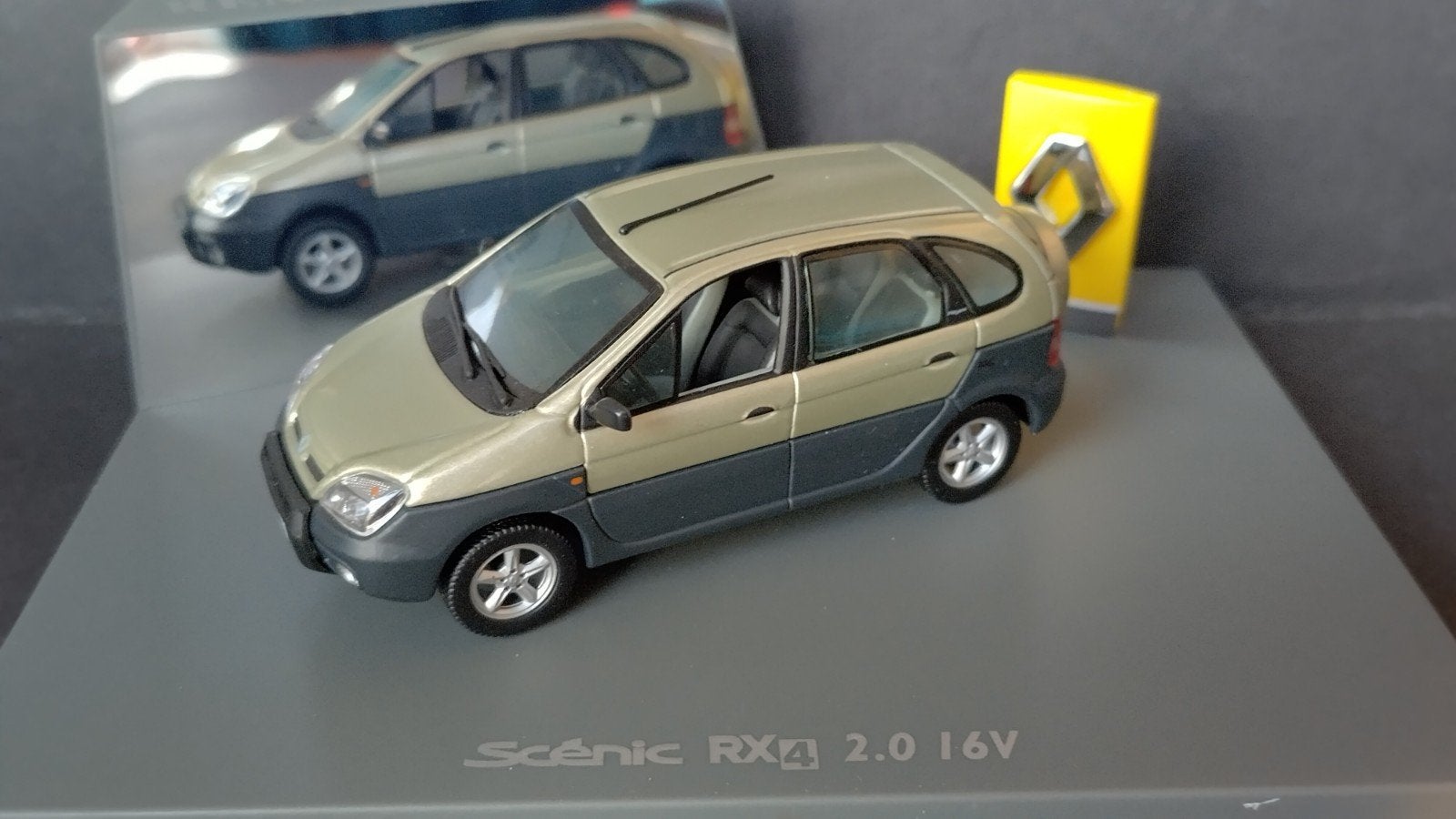 Renault Scenic RX4 2.0 1:43 Universal Hobbies Pol, Overige merken, Auto, Verzenden, .