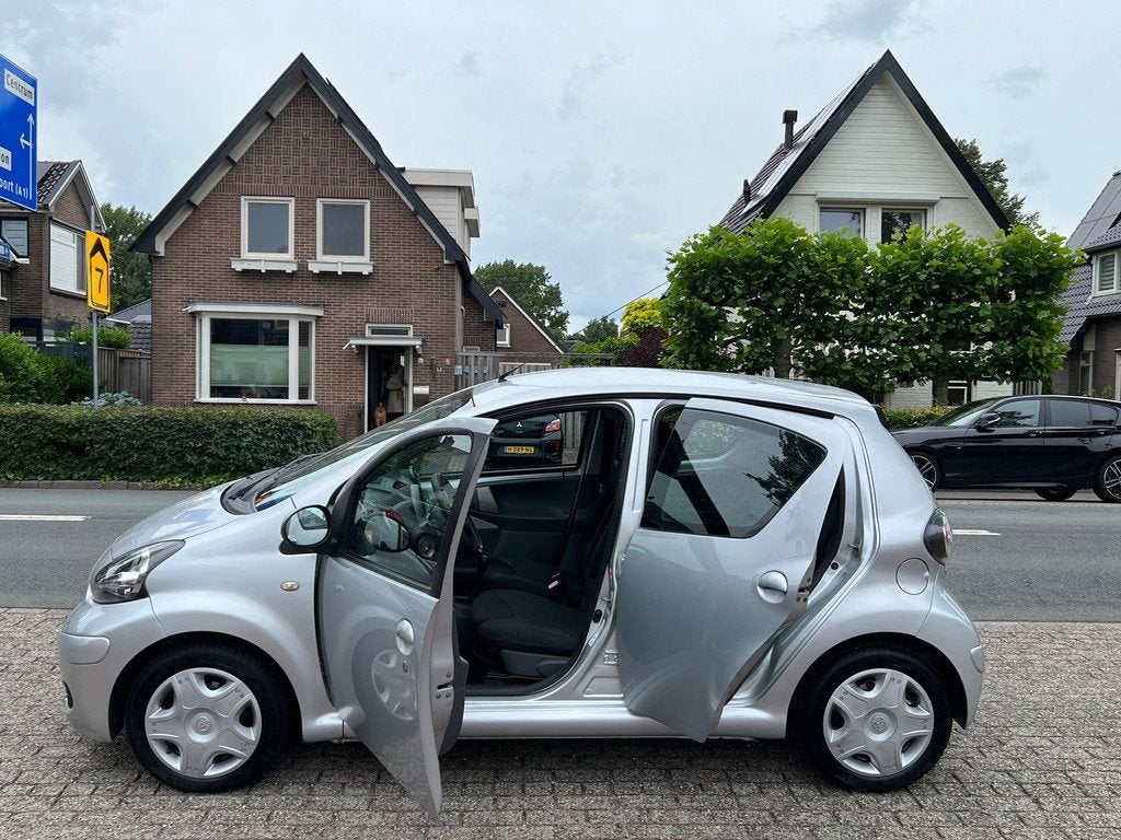 Toyota Aygo 1.0-12V Comfort NL-AUTO-NAP, Stof, Gebruikt, Zwart, 4 stoelen