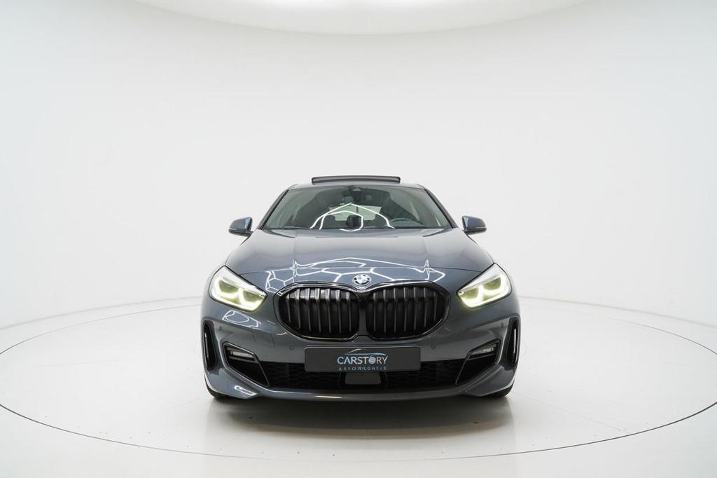 BMW 1-serie 118i M SPORT PANO CAMERA SFEERVERLICHTING, Auto's, Gebruikt, Alcantara, Origineel Nederlands, Bedrijf