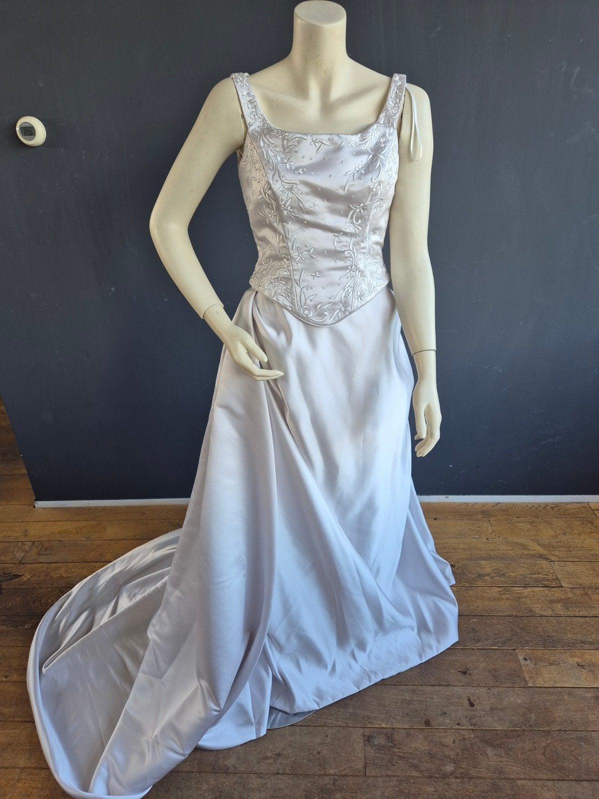 Pronovias - grijs - maat 38 - 4, Trouwjurk, Pronovias, Ophalen of Verzenden, Zo goed als nieuw
