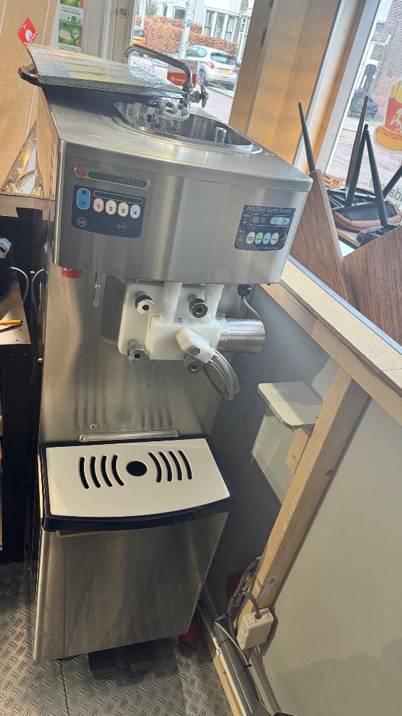 Nissei NA3348 Giant Combi Softijs & Milkshake Machine, Ophalen, Gebruikt