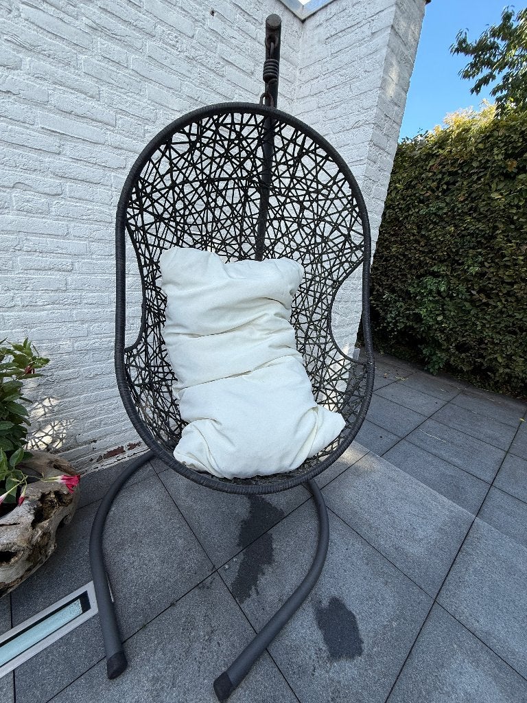 Hangstoel met standaard en kussen, Ophalen, Gebruikt, Wicker