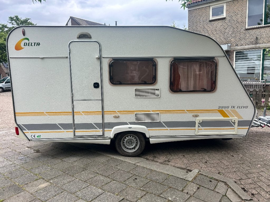 Delta 3900 TK Flevo (2004) Stapelbed, Schokbreker, Dwarsbed, Treinzit, 750 - 1000 kg