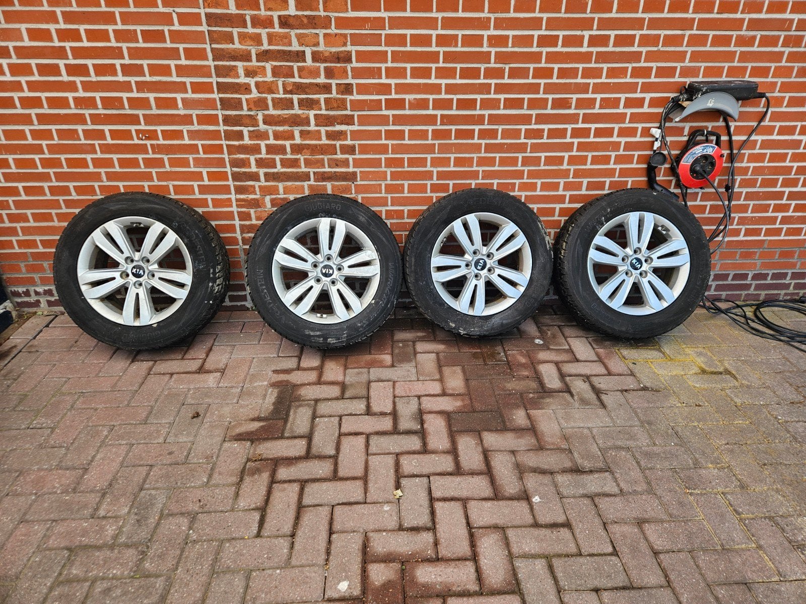 vier velgen met winter banden kia sportage, Auto-onderdelen, Banden en Velgen, Gebruikt, Banden en Velgen, 17 inch, Winterbanden