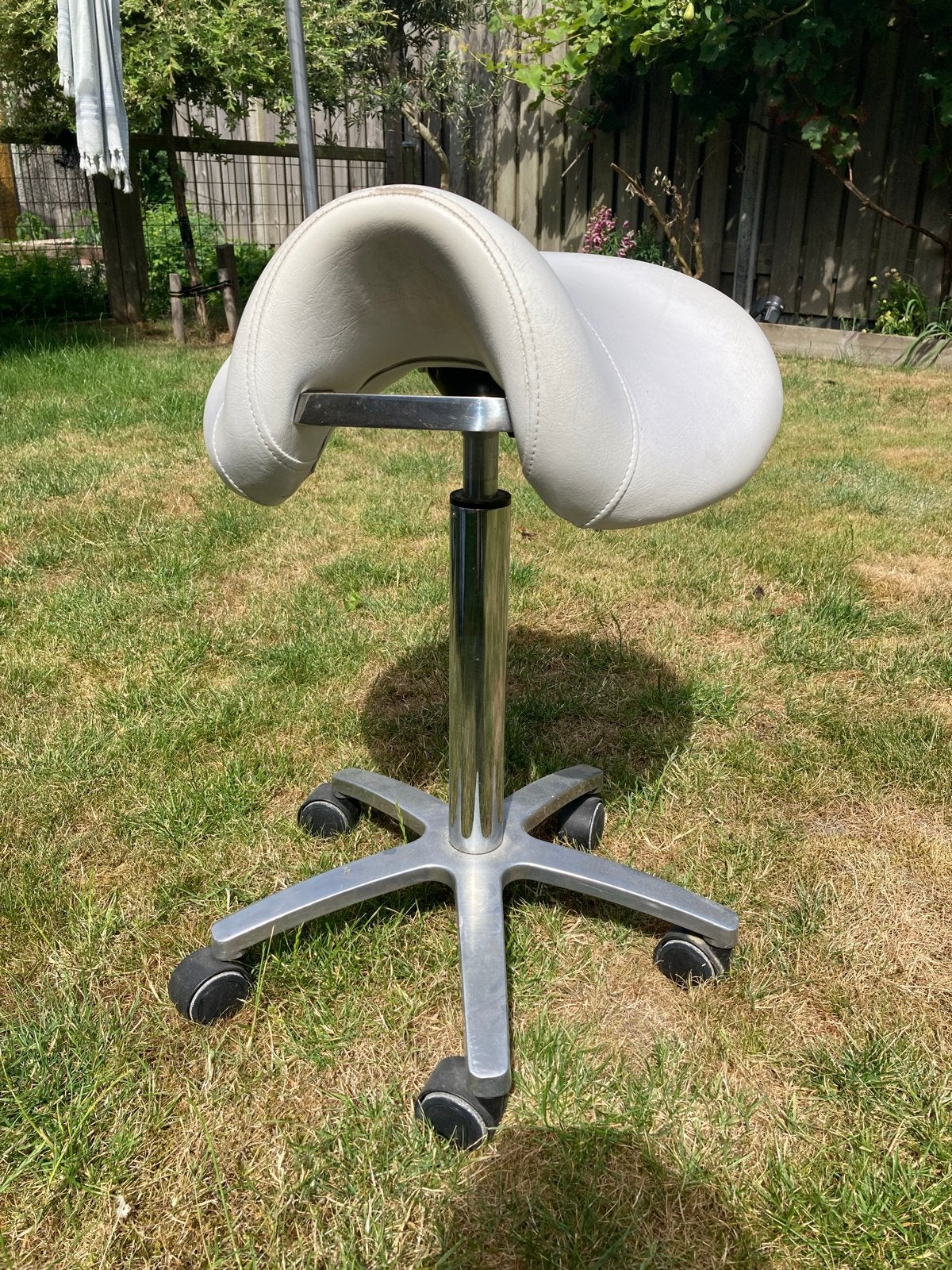 Ergonomische Zadelkruk - Wit, Wit, Ophalen of Verzenden, Zo goed als nieuw, Bureaukruk