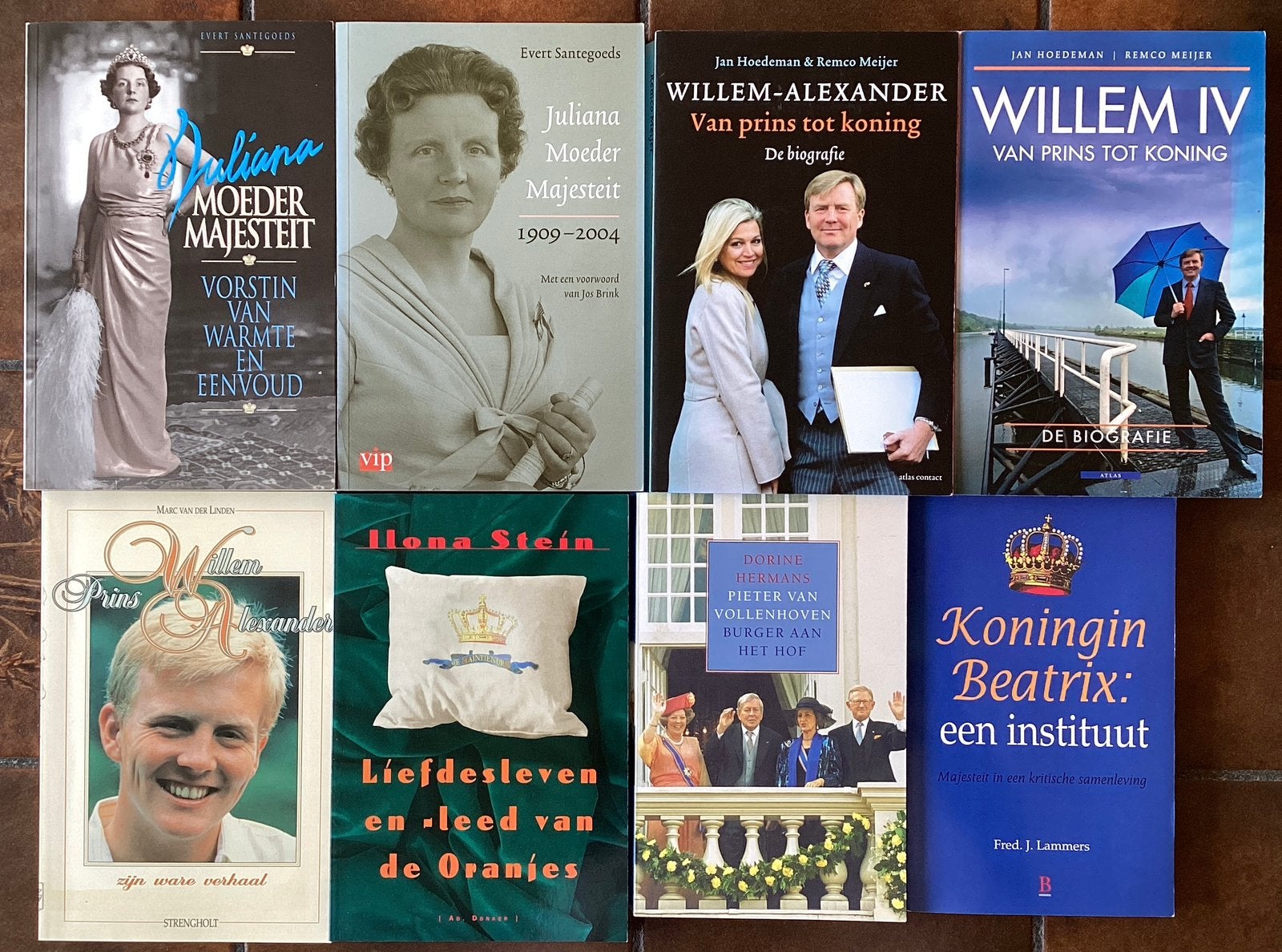 Mooie verzameling boeken over het Koningshuis, Verzamelen, Koninklijk Huis en Royalty, Ophalen of Verzenden, Zo goed als nieuw