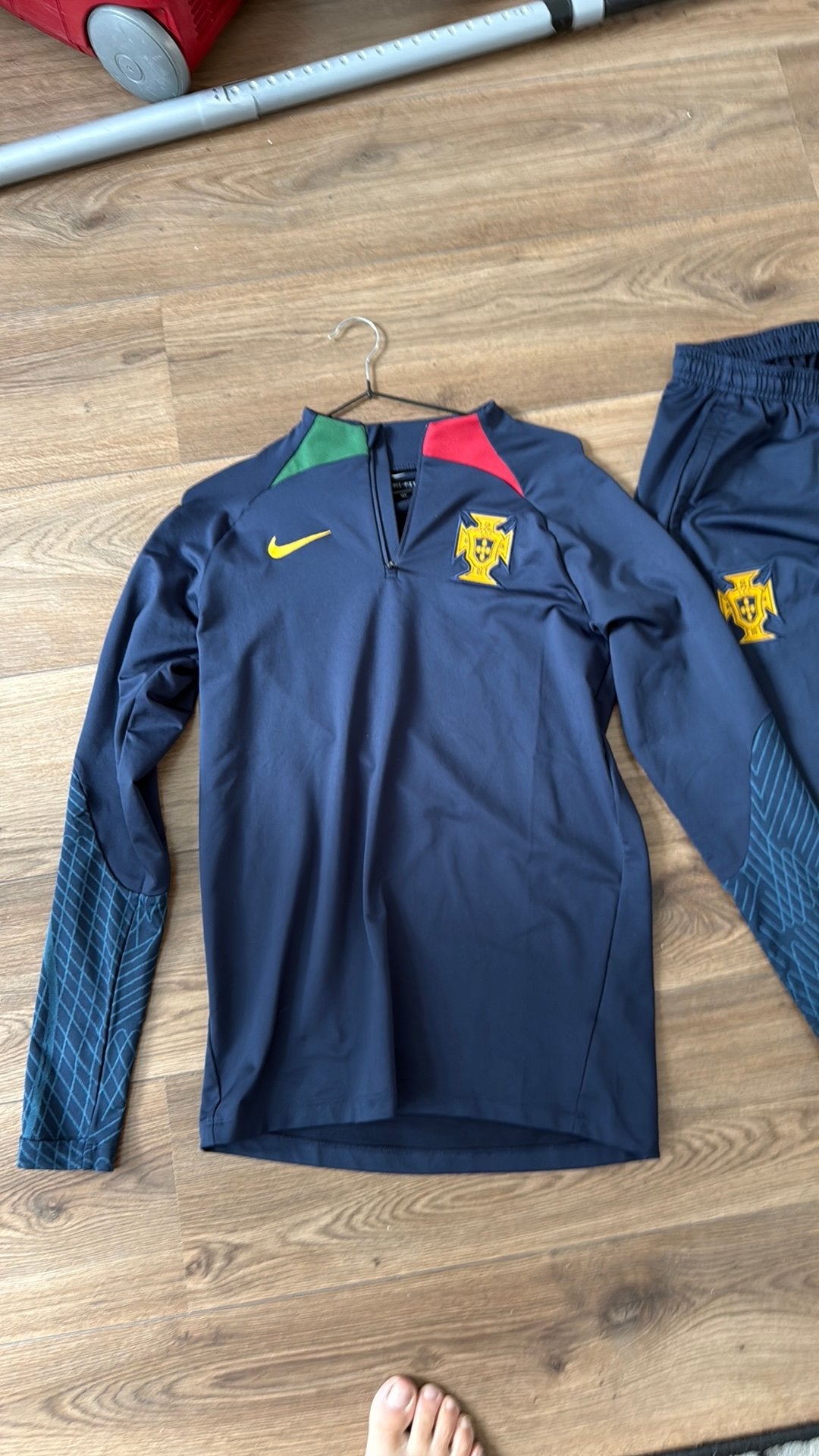Te koop Portugal trainingspak maat S, Kleding | Heren, Ophalen of Verzenden, Zo goed als nieuw, Rood, Voetbal