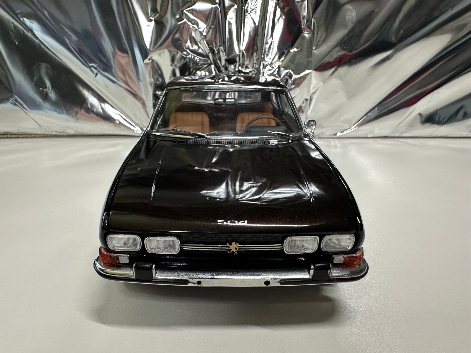 Peugeot 504 Coupé 1969 - Bruin - Schaal 1:18 Norev, Ophalen of Verzenden, Zo goed als nieuw, Auto, Norev