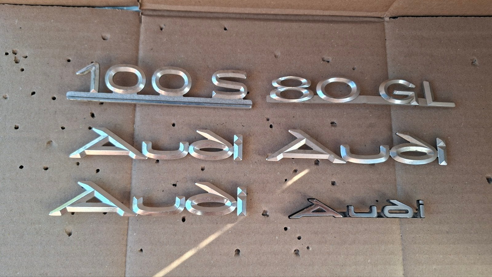Audi emblemen en typeaanduidingen (100S, 80GL), Gebruikt, Achterklep, Voor, Audi