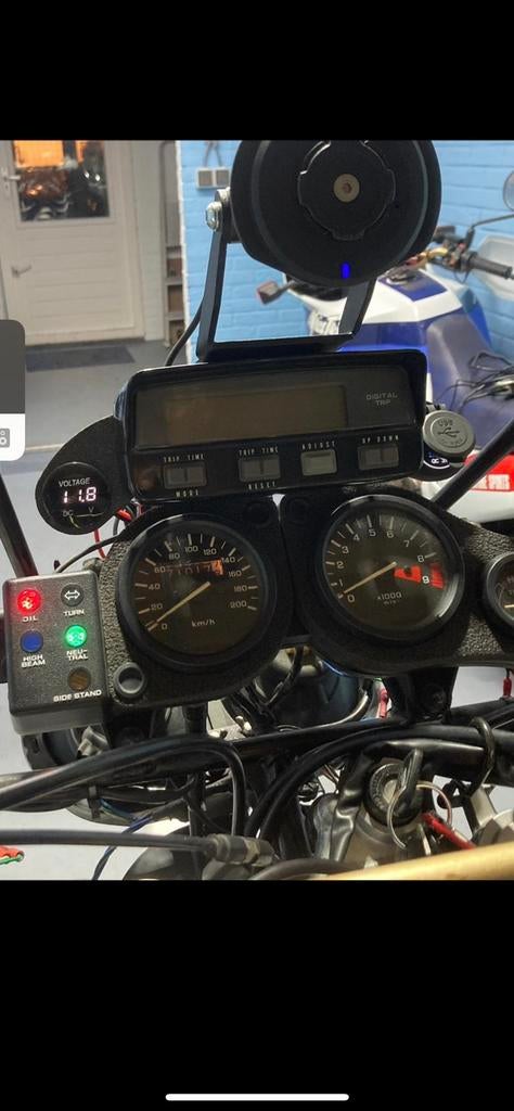 Voltmeter en usb africa twin 750, Ophalen of Verzenden