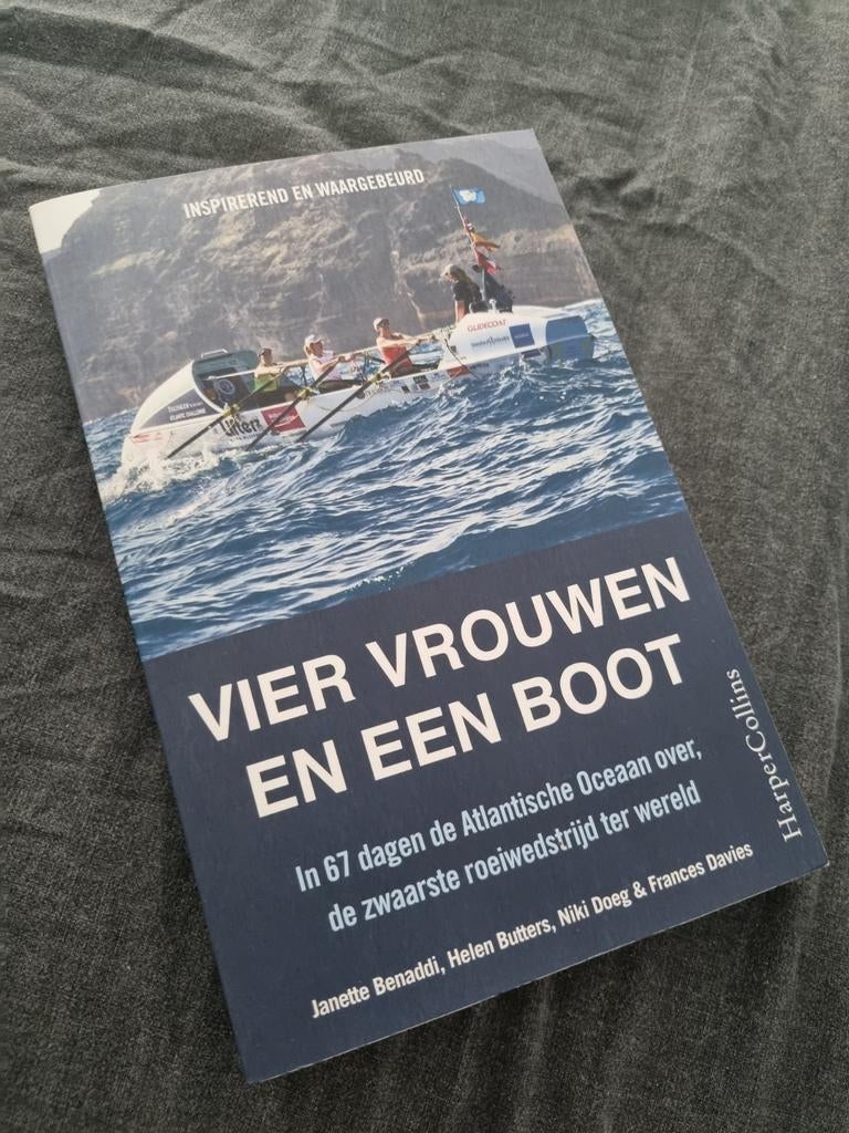 Vier Vrouwen en een Boot: Inspirerend Roeiavontuur, Ophalen of Verzenden