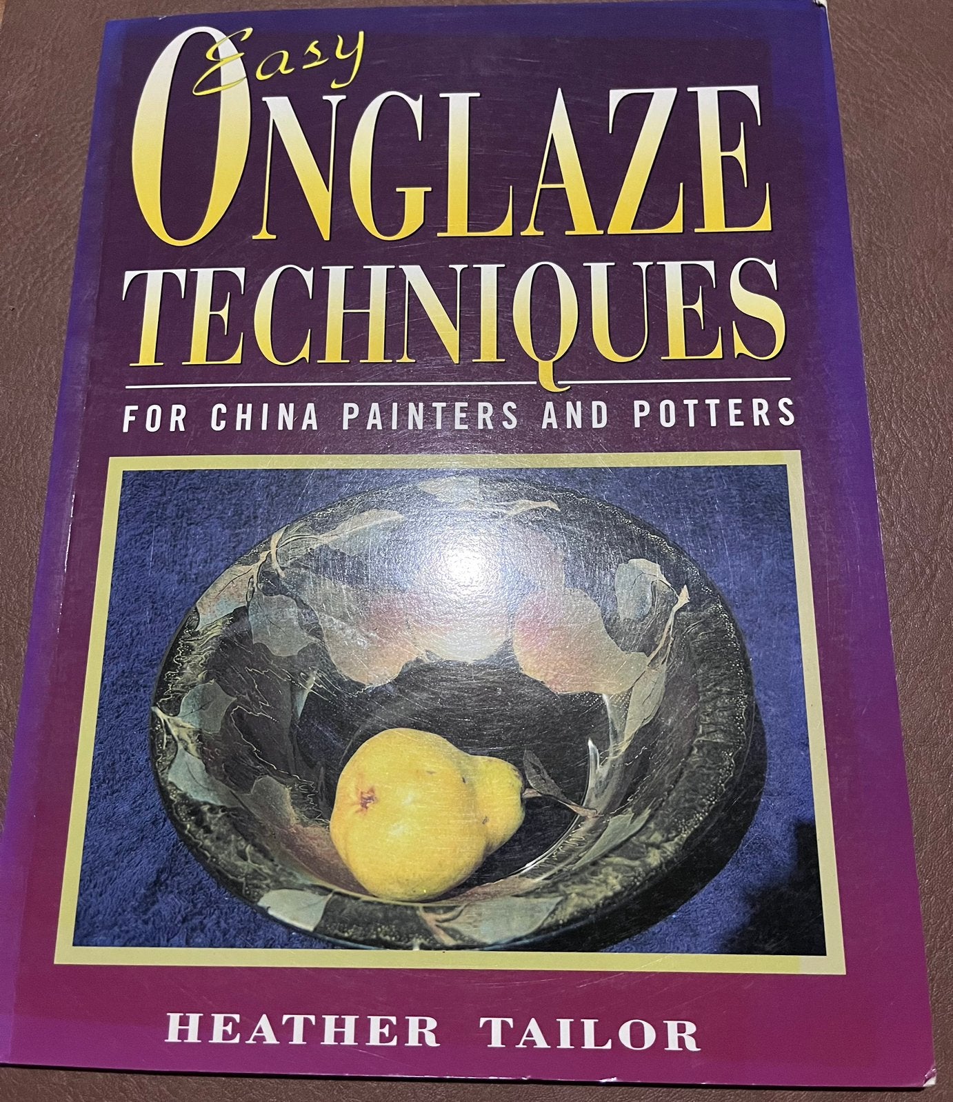 Boek - Easy Onglaze Techniques - For china painters and pott, Boeken, Ophalen of Verzenden, Gelezen, Tekenen en Schilderen