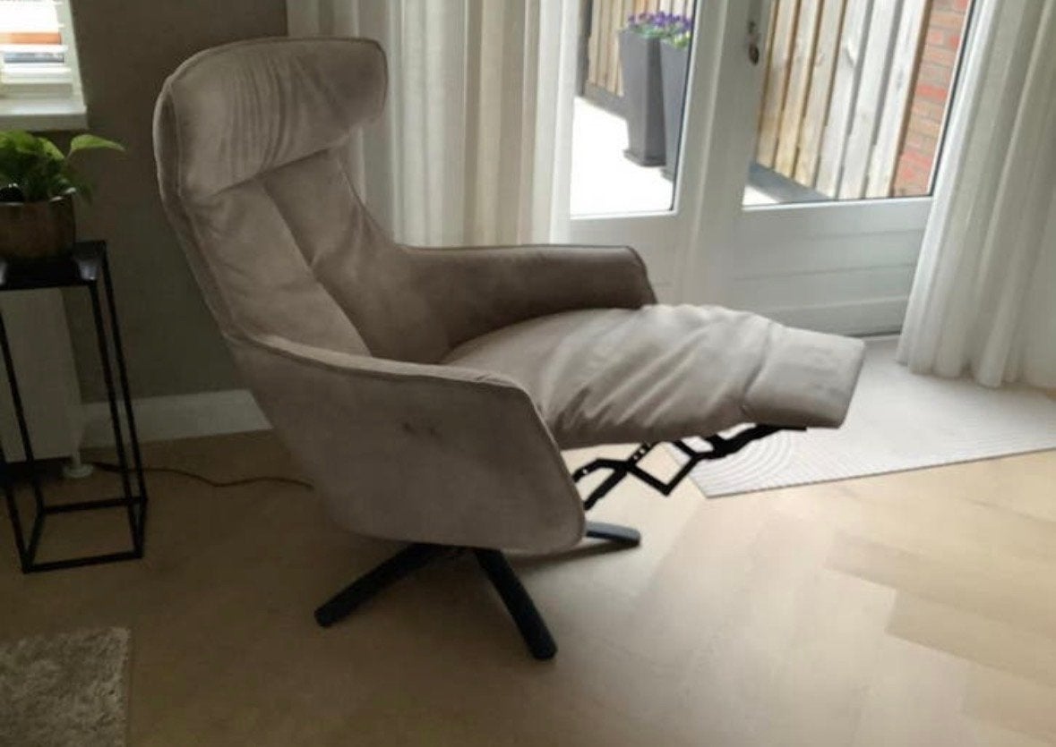 Comfortabele relaxfauteuil met draaivoet, Ophalen, Zo goed als nieuw, Stof, 75 tot 100 cm