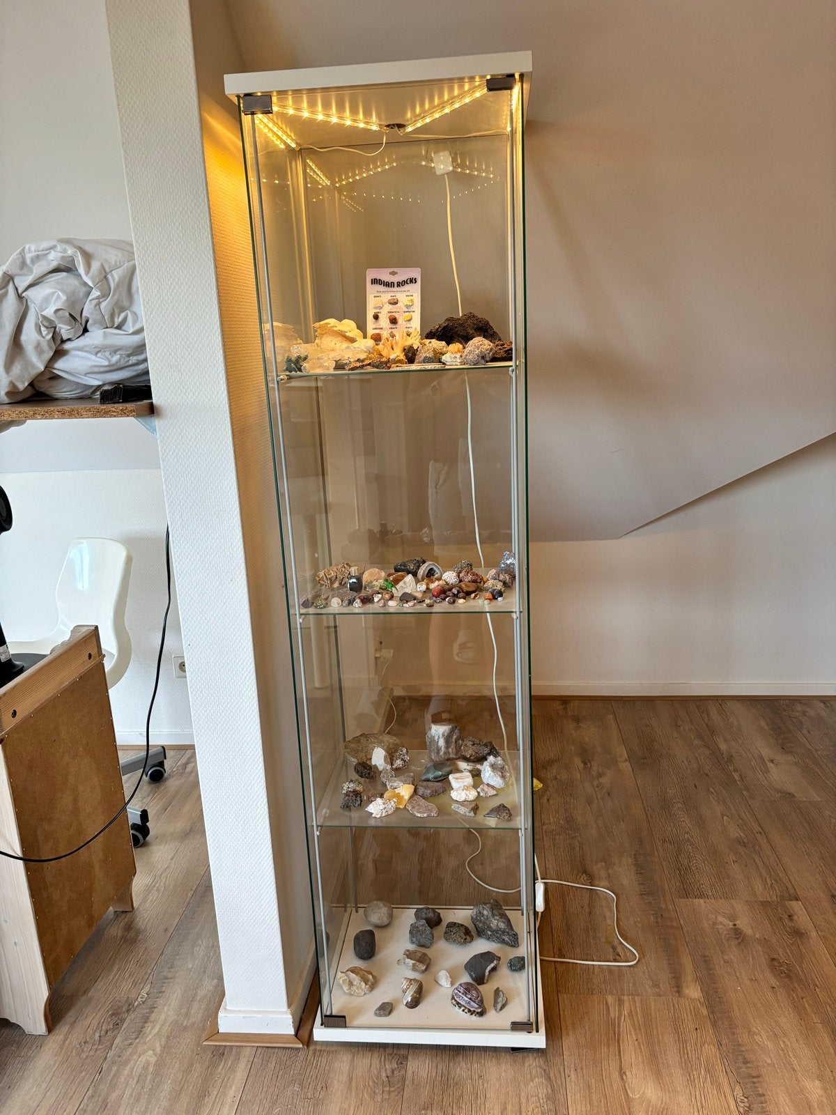 Glazen vitrinekast met LED-verlichting, Ophalen, Met plank(en), Minder dan 50 cm, Gebruikt