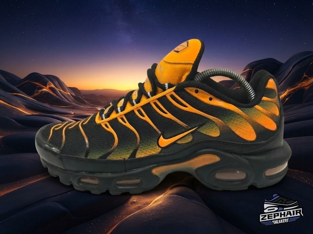 Nike Air Max Plus TN 'Black/Sundial' EU42.5 2023, Colosseum 1, 1213 NL Hilversum, Nederland, Zwart, Nike, Ophalen of Verzenden