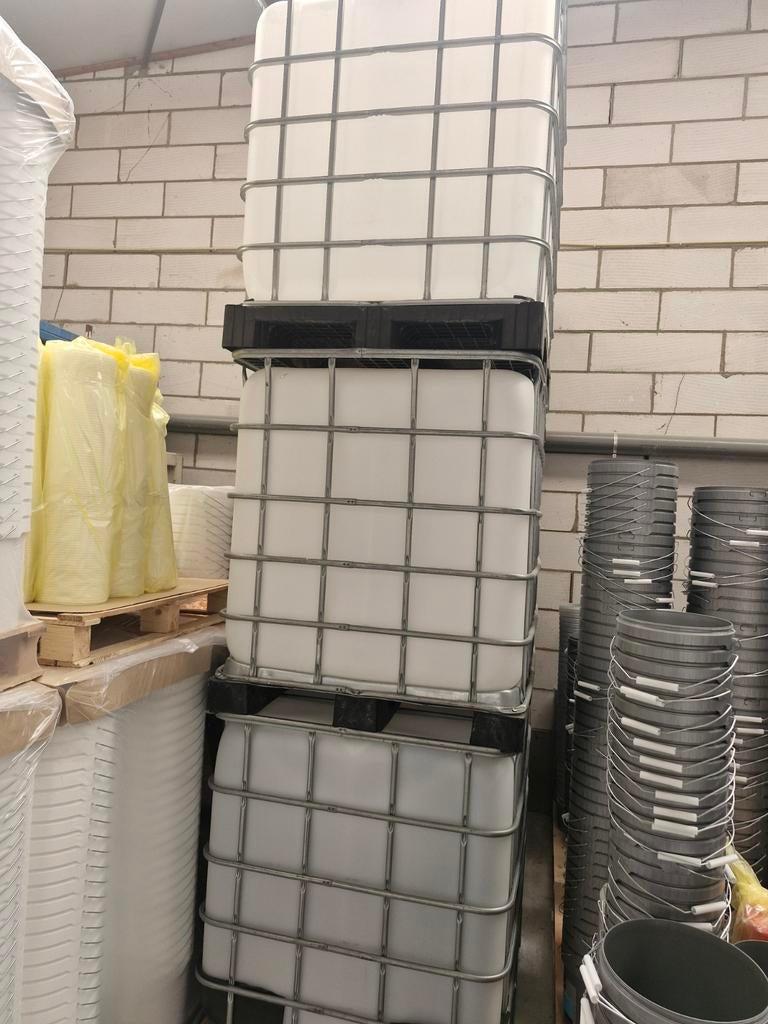 IBC Containers - 1000 liter vloeistof opslag, Tuin en Terras, Regentonnen, 150 liter of meer, Ophalen, Zo goed als nieuw