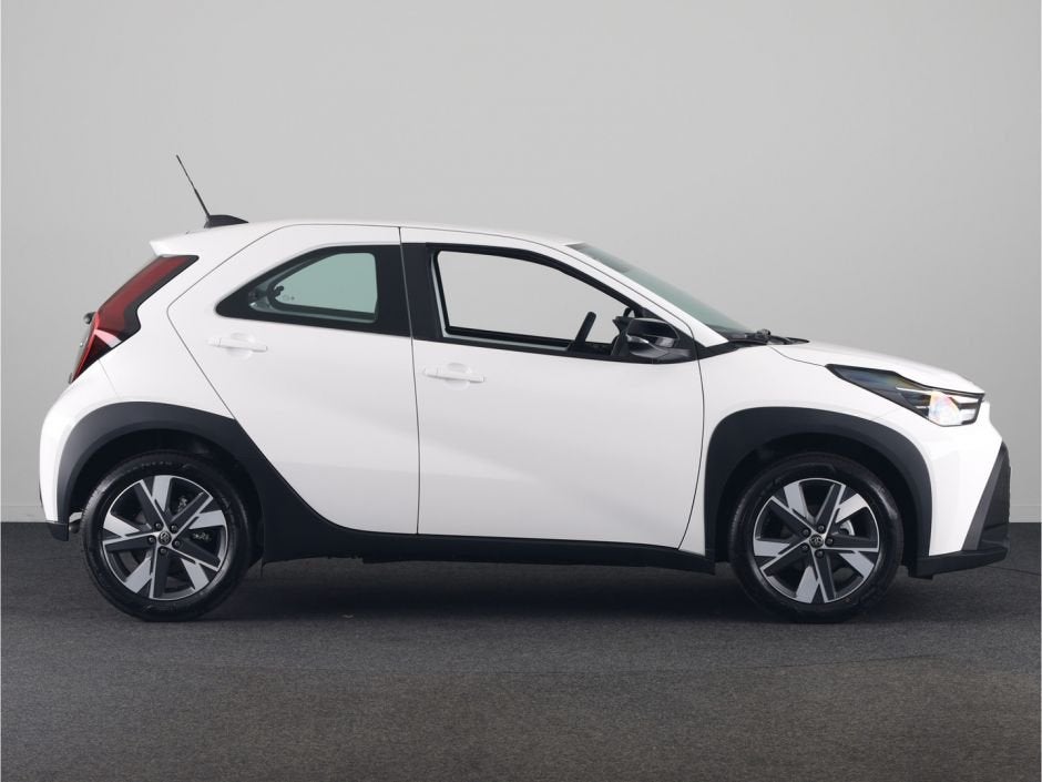 Toyota Aygo X Hybrid 115 play | Go Pack | Automaat |, Auto's, 4 stoelen, 116 pk, Wit, Hybride Elektrisch/Benzine