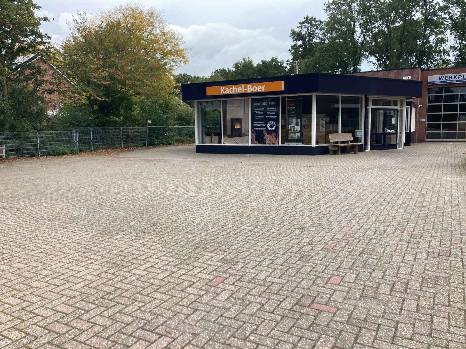 TE HUUR. Commerciële ruimte met showroom en opslag te huur, Huur, Winkelruimte