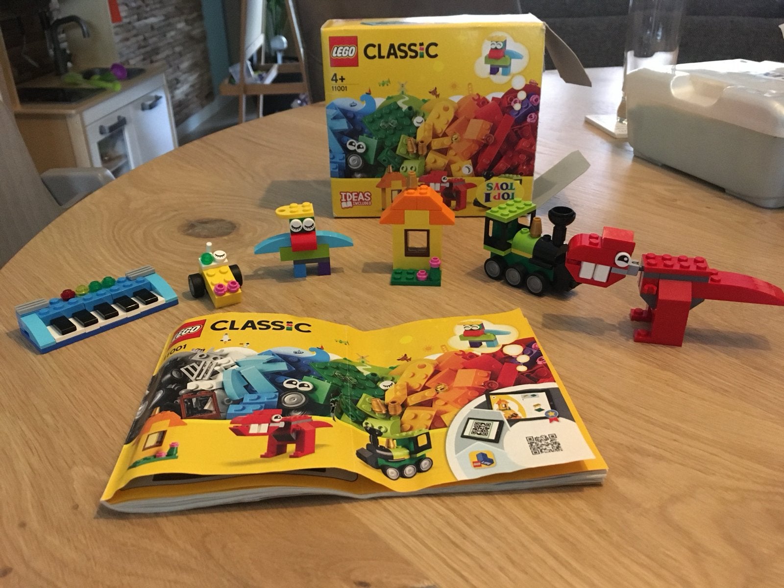 LEGO Classic 11001 Bouwstenen en Ideeën, Ophalen of Verzenden, Zo goed als nieuw