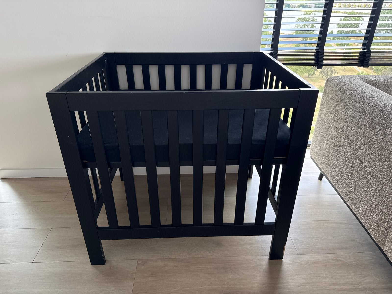 Zwart houten box met matras, Kinderen en Baby's, Ophalen, Gebruikt
