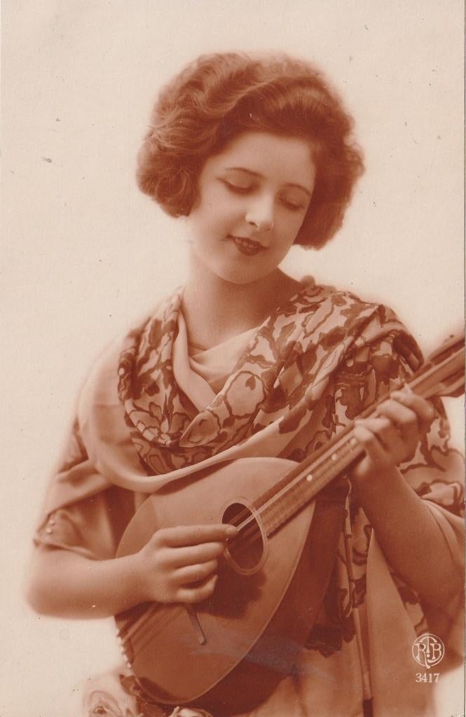 MEISJE MET CITER JAREN 20  ZEER MOOIE OUDE KAART Kl568, Ophalen of Verzenden, 1920 tot 1940, Ongelopen, Overige thema's