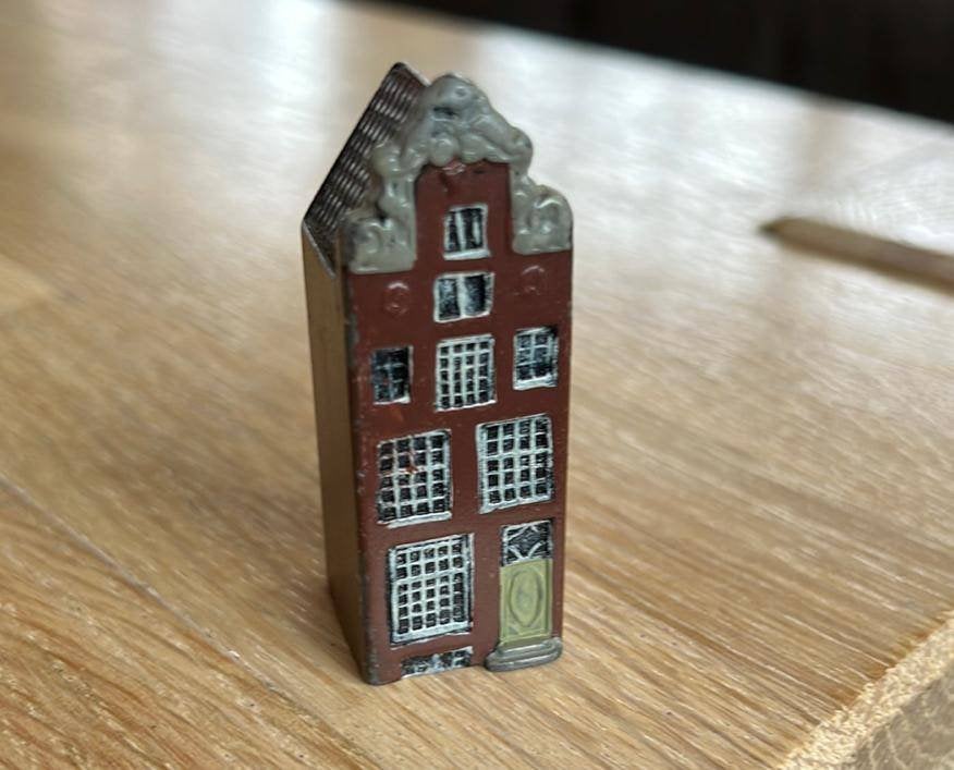 Wettig Gedeponeerd Miniatuur Tinnen Nederlands grachtenpand, Verzamelen, Ophalen of Verzenden, 61 t/m 80