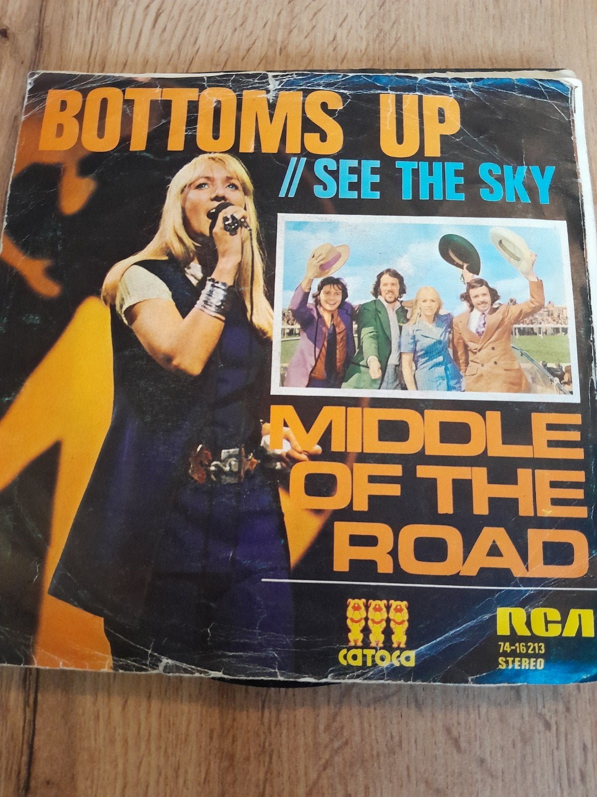 Middle of de road 7inch Bottoms up, Ophalen of Verzenden, Zo goed als nieuw, Pop