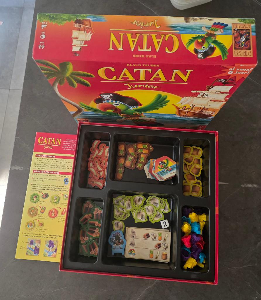 Catan - Junior - Bordspel - 999games, Ophalen of Verzenden, Zo goed als nieuw, Taal en Lezen