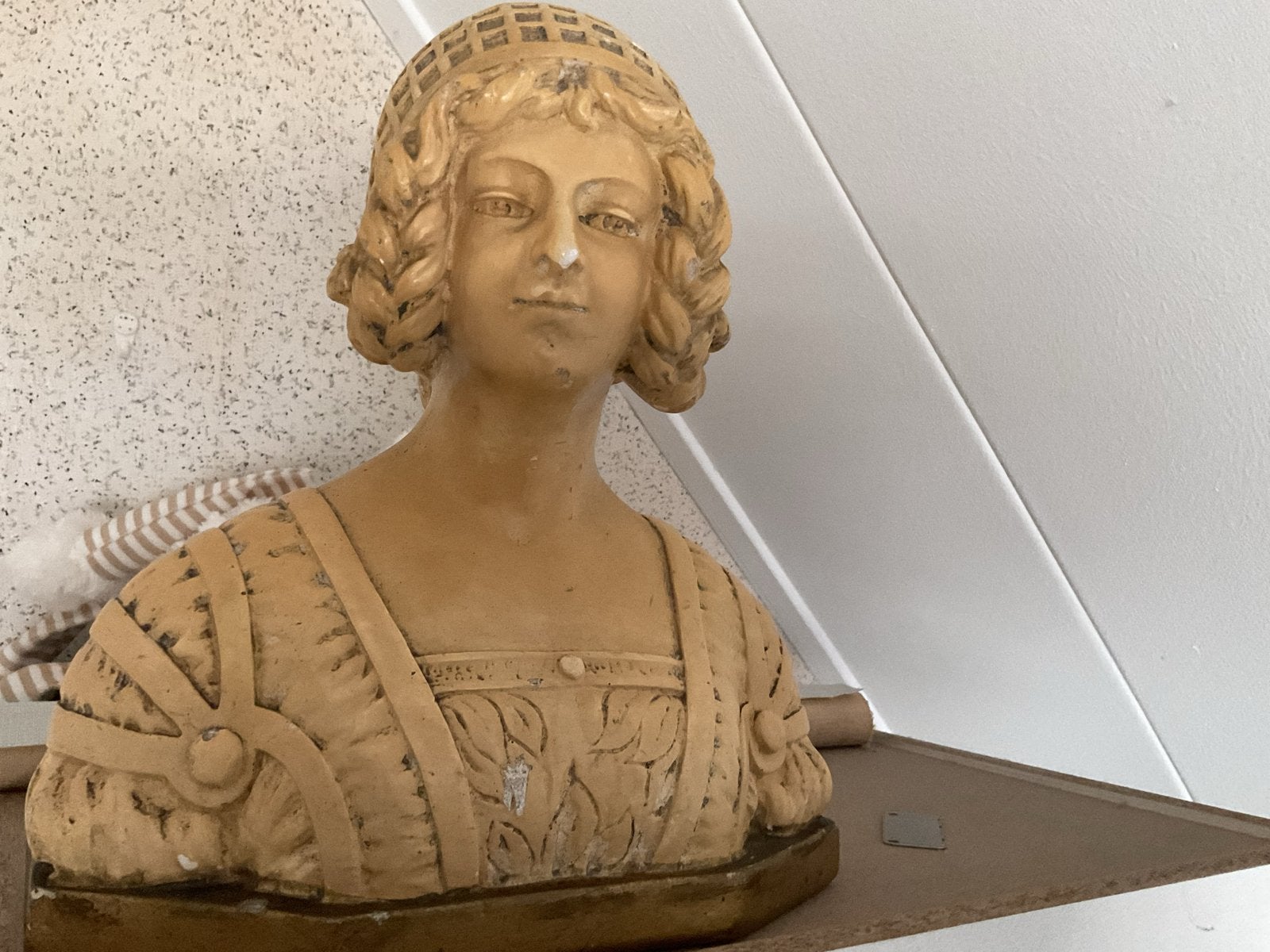 Antieke buste van vrouw, gemerkt S. DEPOSE, Gips, Buste, Ophalen of Verzenden, Beige