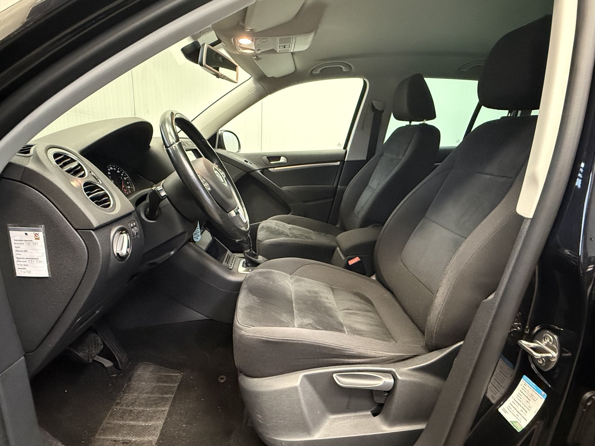 Volkswagen Tiguan 2.0 TDI Sport&Style 4Motion NAVI-AIRCO/ECC, Automaat, Gebruikt, Huisgarantie, 4 cilinders