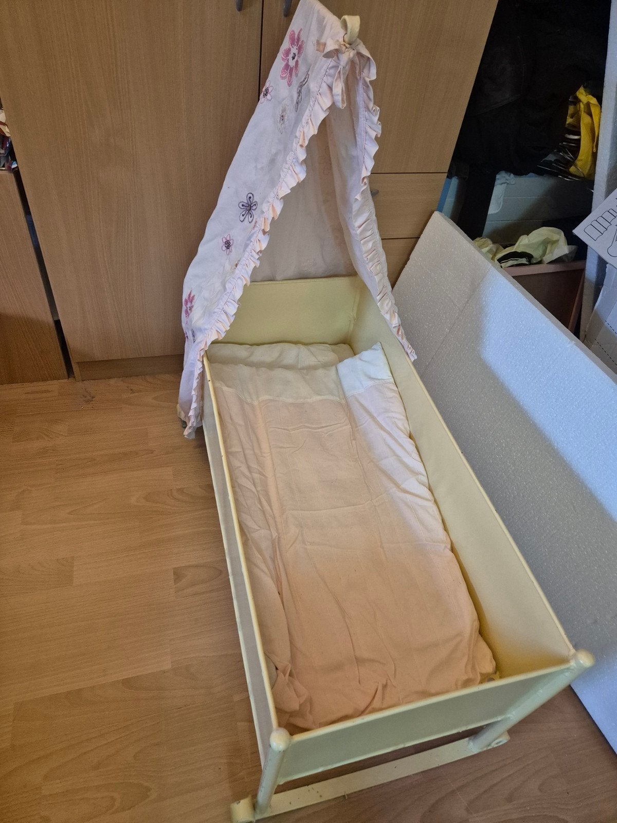 poppenbedje met hemeltje en matrasje, Ophalen, Gebruikt, Overige typen