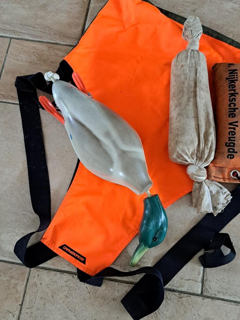 Benodigdheden voor de jachthonden training., Ophalen