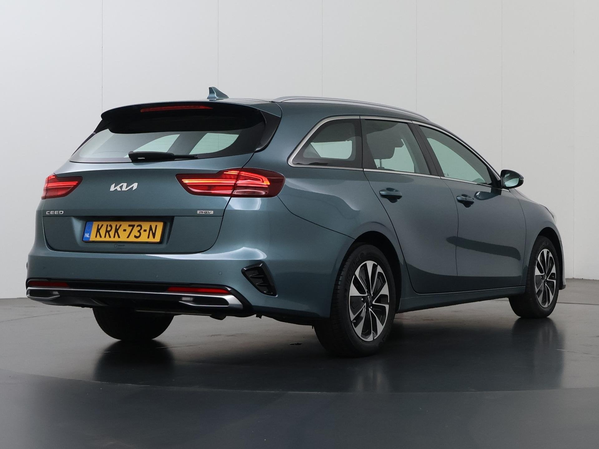 Kia Ceed Sportswagon 1.6 GDI PHEV DynamicPlusLine | Stoel /, Gebruikt, Leder en Stof, Plug-in hybride, 1508 kg