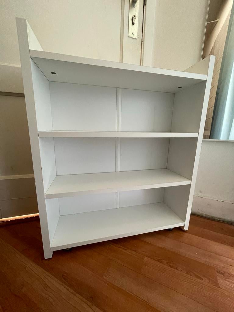 Witte smalle kast op wieltjes, Ophalen, Gebruikt