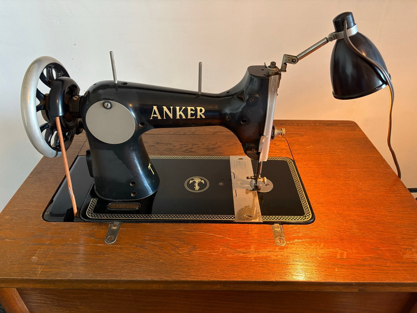 Vintage Anker Naaimachine met Meubel en Accessoires, Ophalen