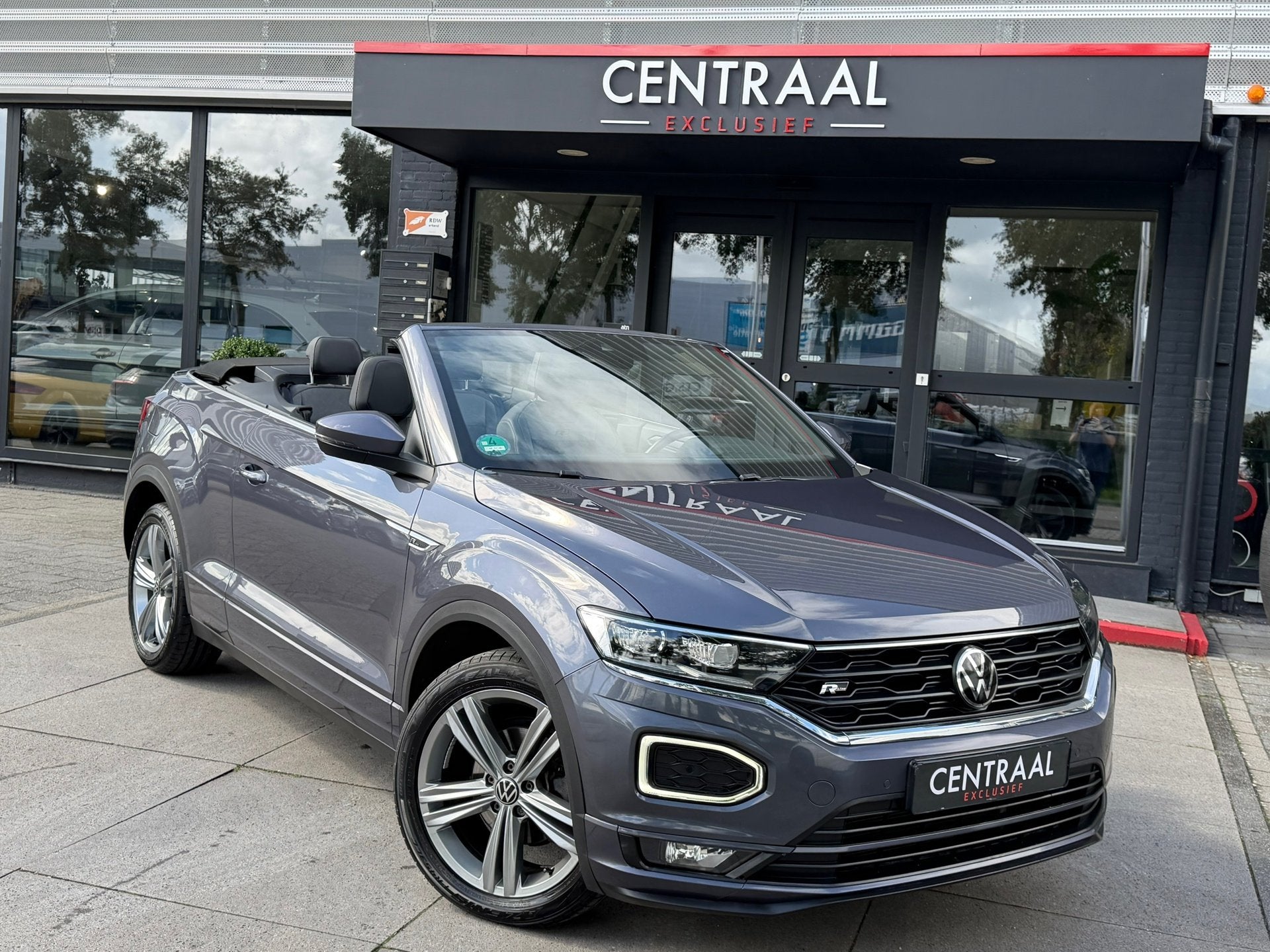Volkswagen T-Roc Cabrio 1.5 TSI R-Line ACC|Carplay|DSG|150PK, Auto's, Dealer onderhouden, 4 cilinders, 4 stoelen, Origineel Nederlands