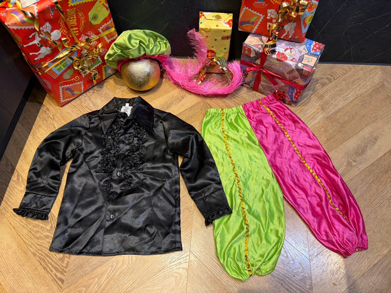 Pietenpak groen roze maat 104 set sinterklaas nieuw, Diversen, Ophalen of Verzenden, Nieuw