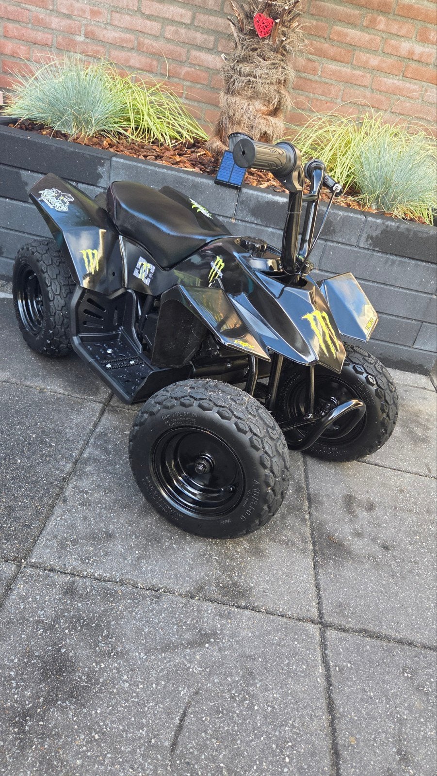 Elektrische kinderquad Monster Energy, Fietsen en Brommers, Minibikes, Midibikes en Pitbikes, Ophalen, Overige typen, Zo goed als nieuw