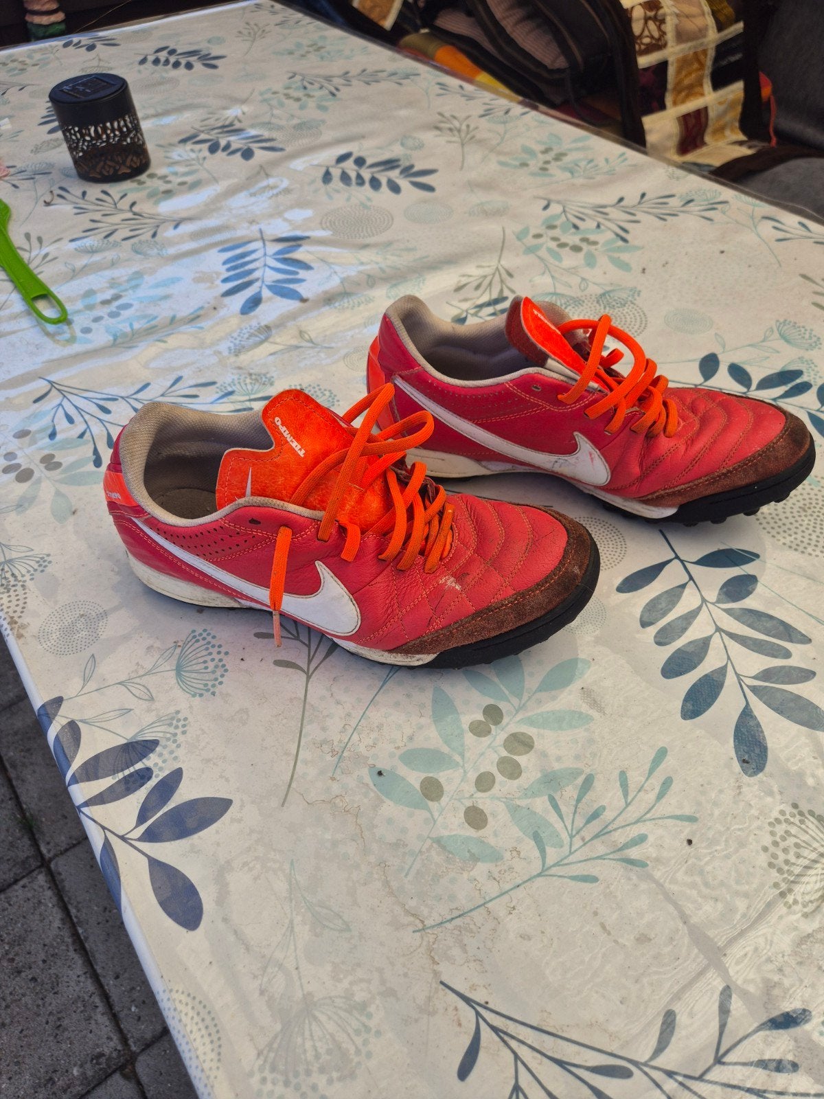 Nike Tiempo zaalvoetbalschoenen - rood/oranje, Ophalen of Verzenden, Gebruikt, Schoenen