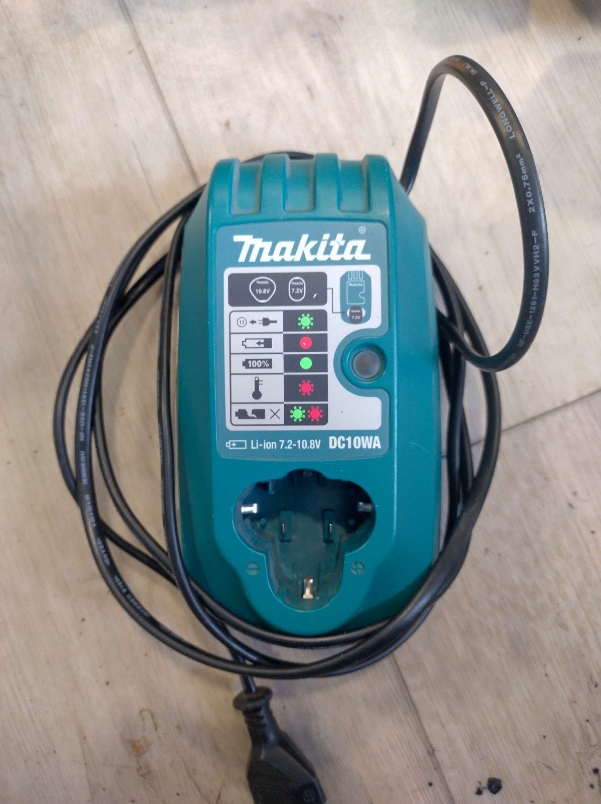 Makita DC10WA Acculader 7.2V-10.8V Li-ion, Ophalen of Verzenden, Gebruikt