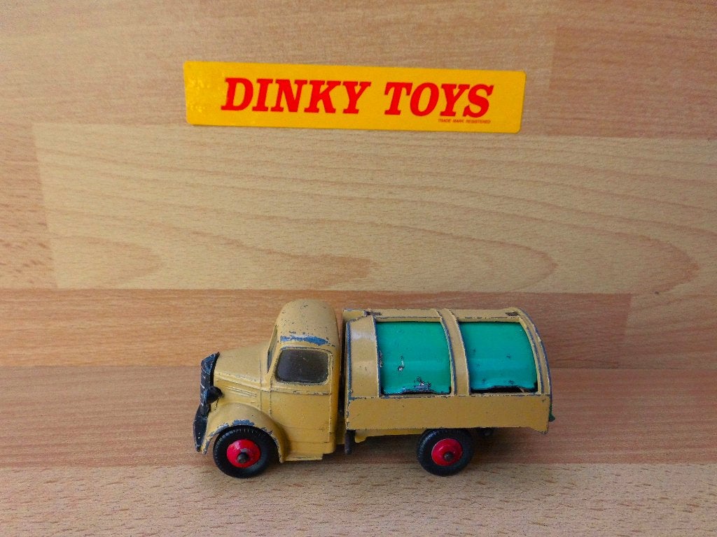 DINKY TOYS 252 BEDFORD VUILNISWAGEN MET RAMEN, Hobby en Vrije tijd, Ophalen of Verzenden, Gebruikt, Bus of Vrachtwagen, Dinky Toys