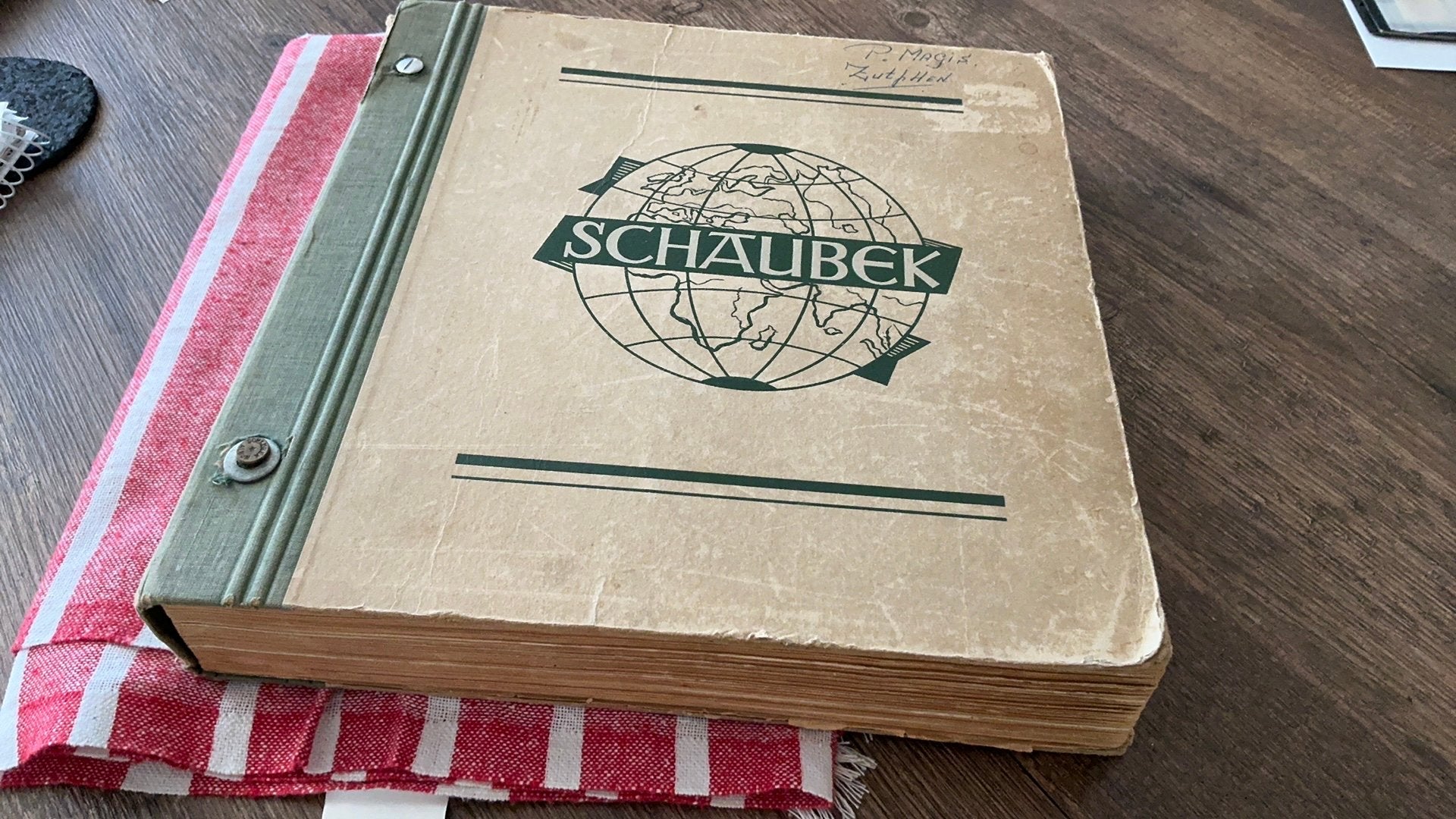 Schaubek album wereld met hier en daar wat zegels (10), Postzegels en Munten, Postzegels | Volle albums en Verzamelingen, Ophalen of Verzenden