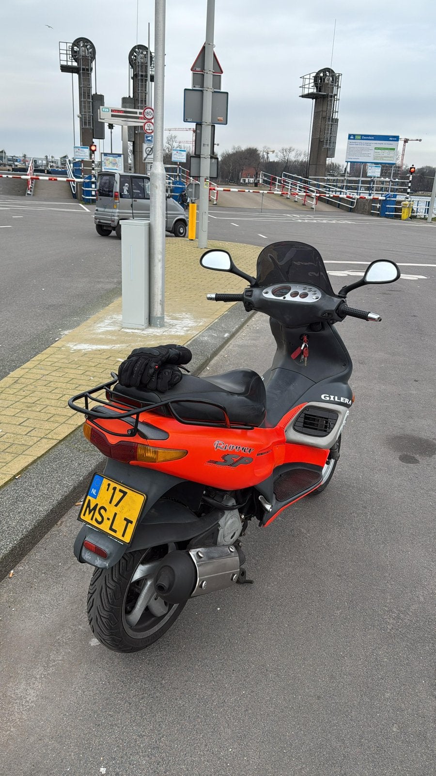 Gilera Runner 180cc Fluo Rosso M08 DD A1, Ophalen, Zo goed als nieuw