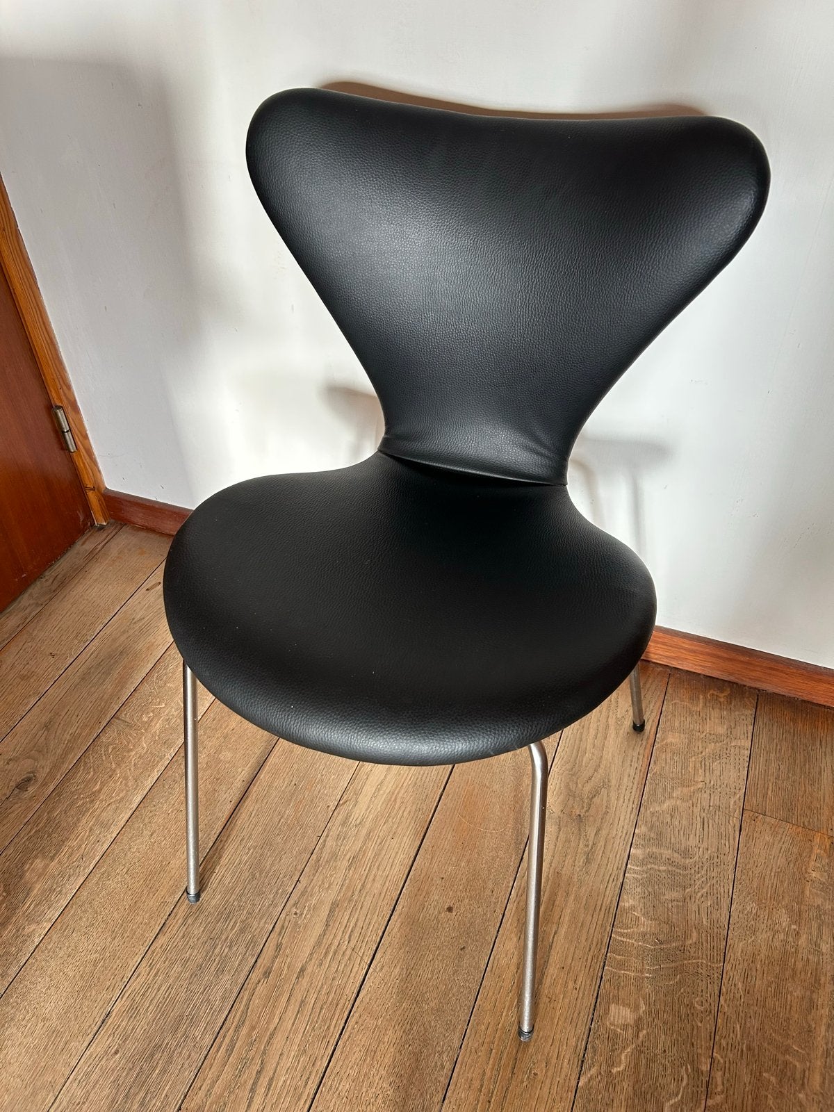 Fritz Hansen Vlinderstoel 3103 - Zwart Leer, Ophalen