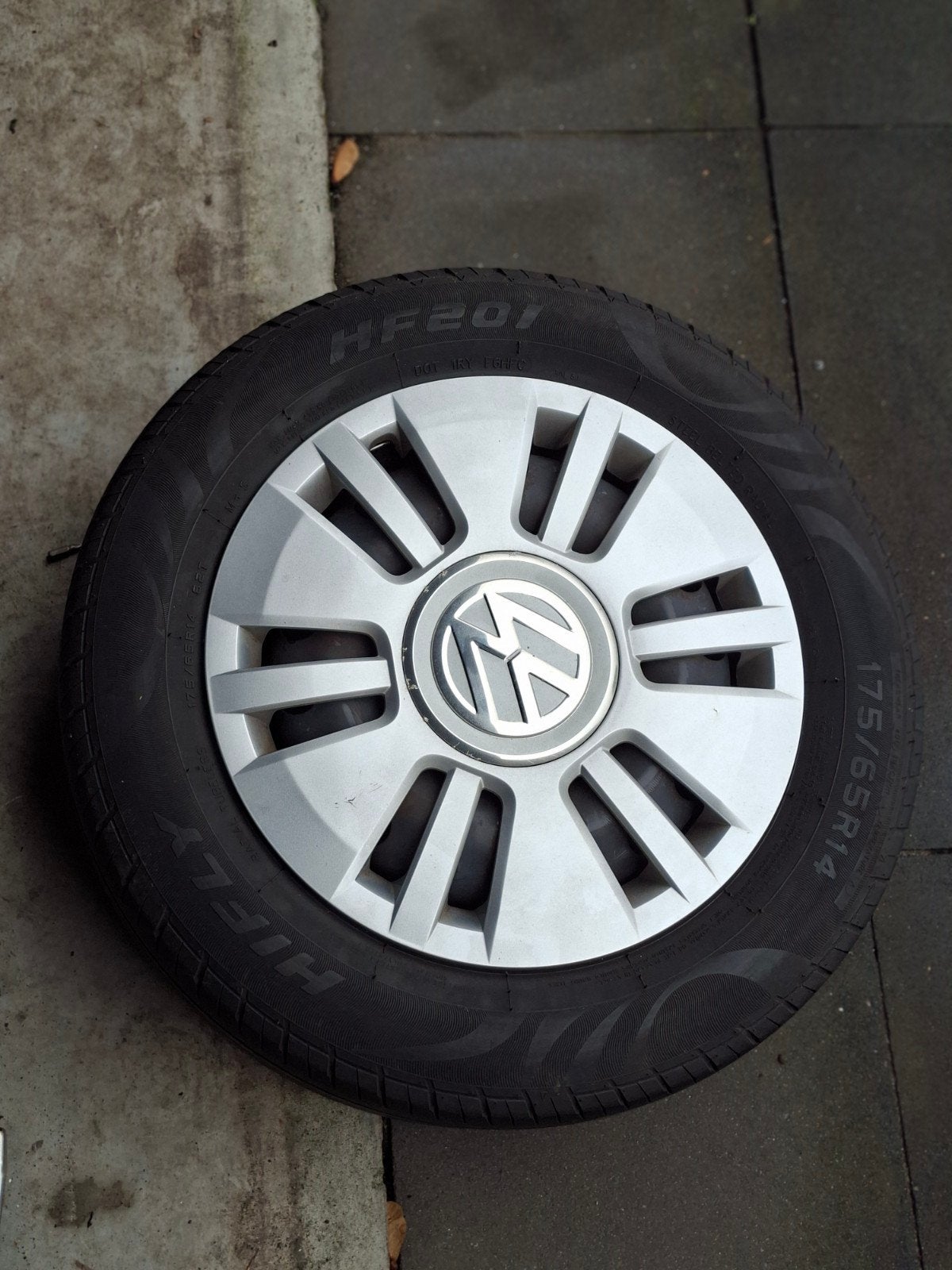 Velgen VW Up met wieldoppen 175/65R14, Ophalen, Gebruikt