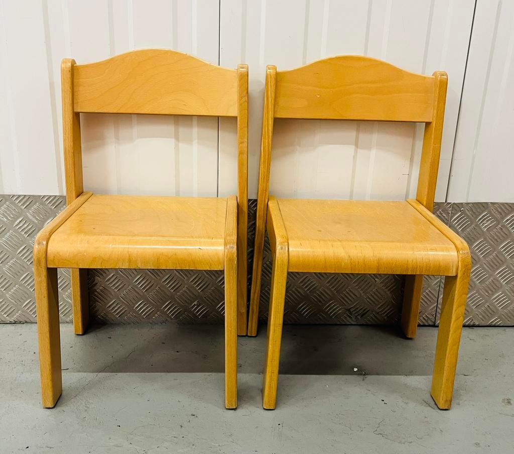 Vintage schoolstoeltjes hout kleuterstoel Van Dijk toys kind, Kinderen en Baby's, Kinderkamer | Tafels en Stoelen, Ophalen, Zo goed als nieuw