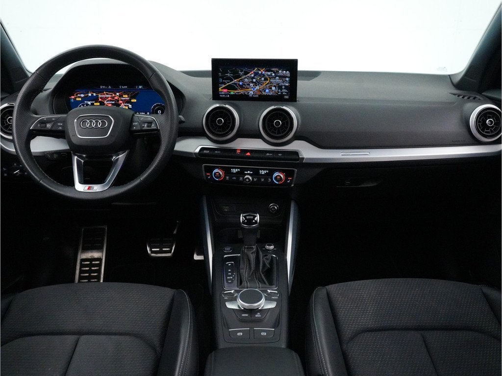 Audi Q2 35 TFSI S Competition Aut- Panoramadak, Bang Olufsen, Auto's, Audi, 4 cilinders, Zwart, Bedrijf, 690 kg