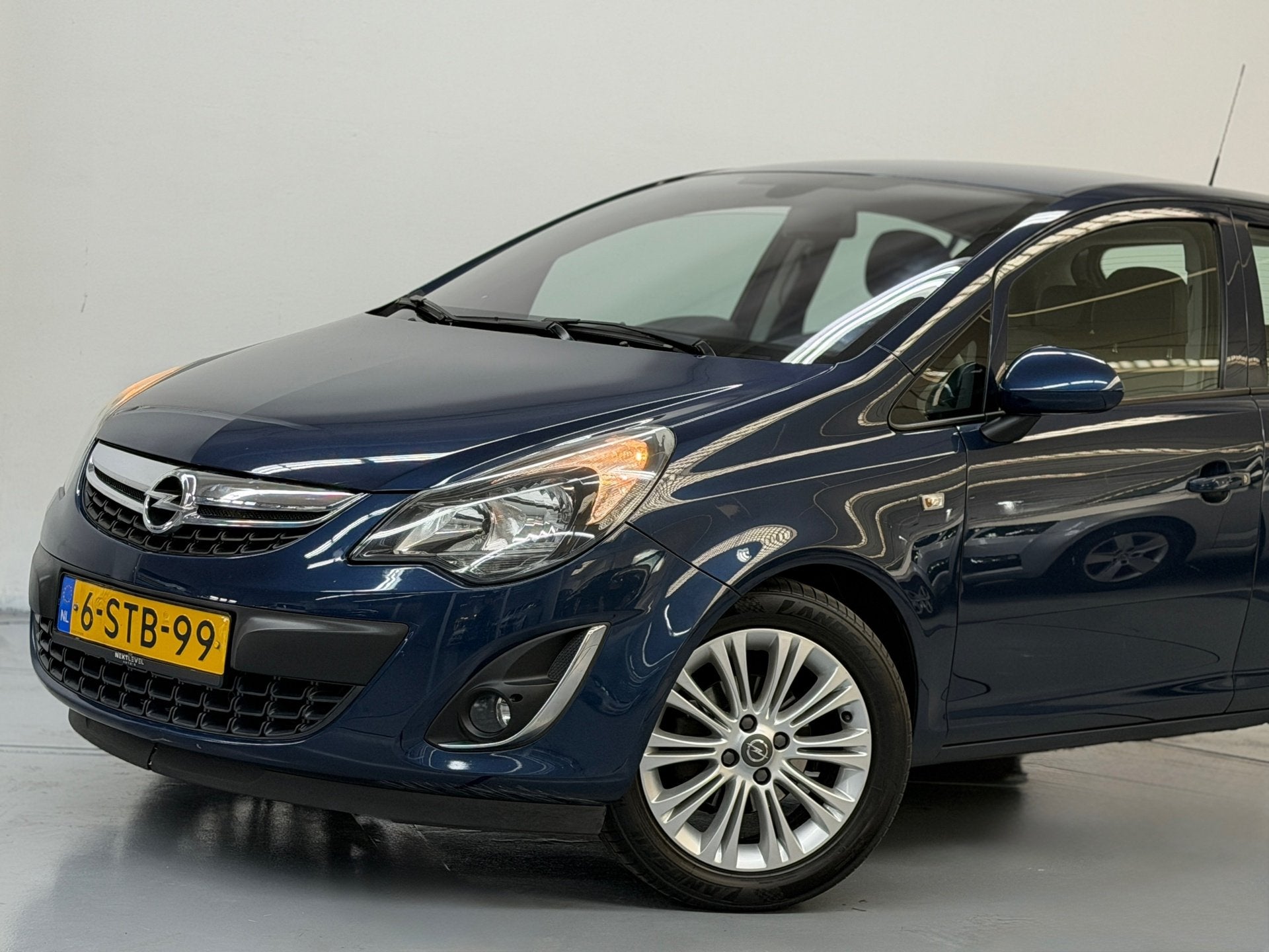 Foto 4 van Opel Corsa 1.4-16V Cosmo Navi Cruise NL Auto