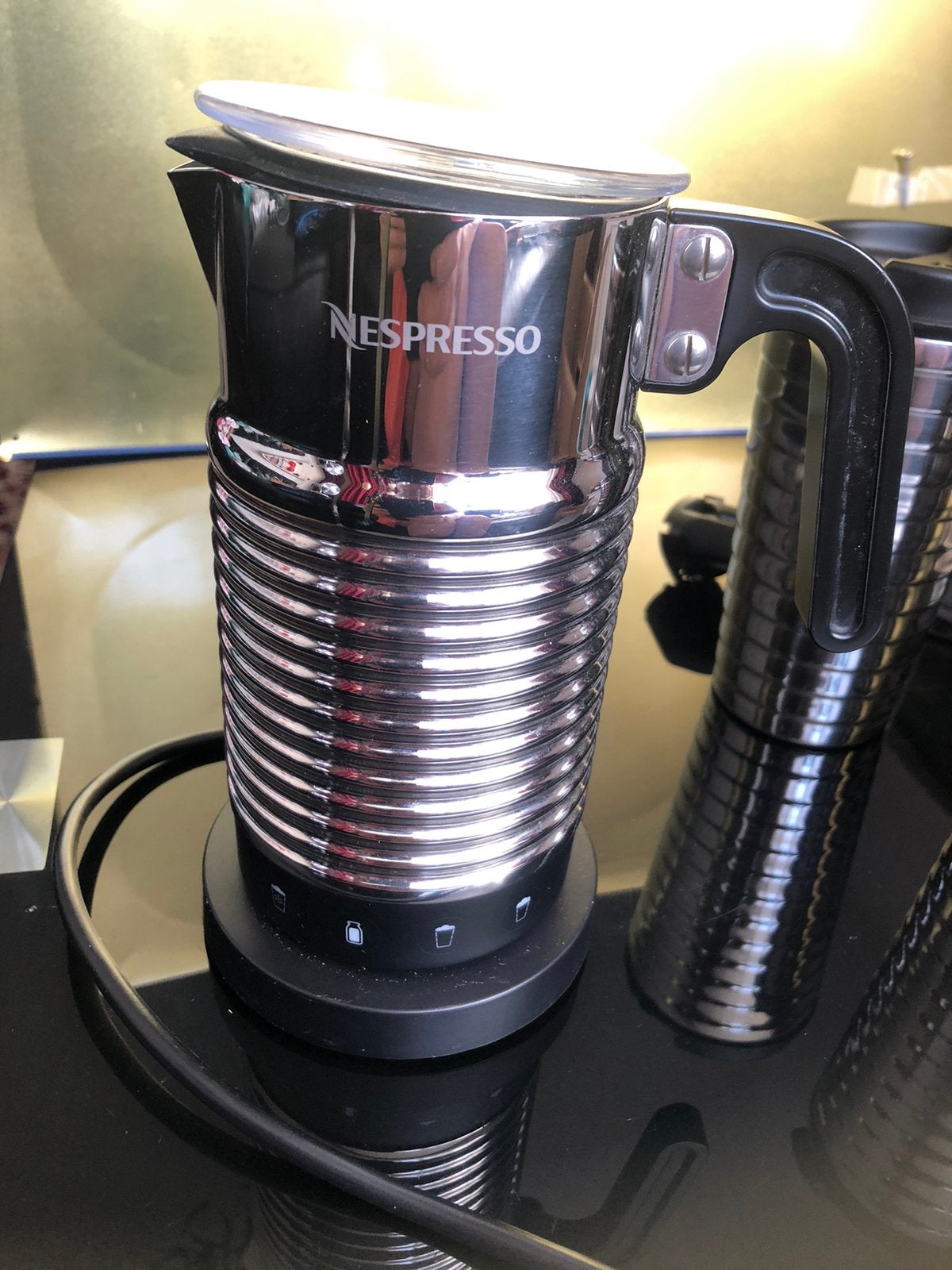Nespresso travelmugs en melkopschuimer aeroccino met voet., Ophalen of Verzenden, Zo goed als nieuw