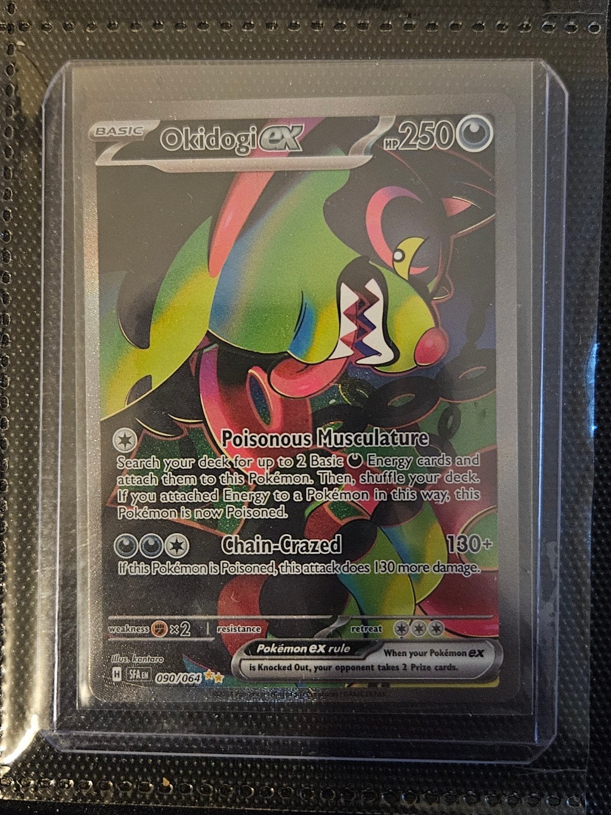 Pokemon Okidogi ex 090/064 Shrouded Fable, Ophalen of Verzenden, Zo goed als nieuw, Losse kaart, Foil